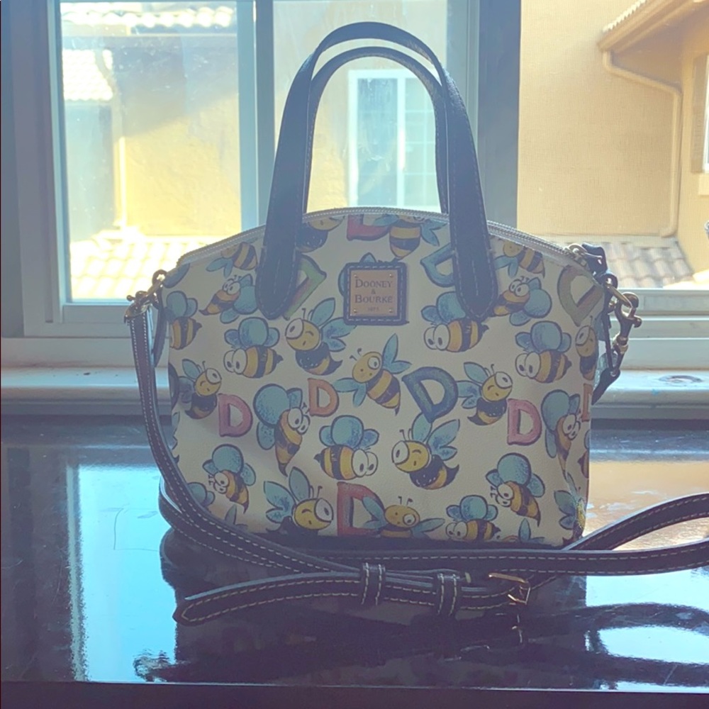 Dooney and Bourke Bee 🐝 Purse